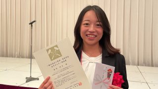 学部4年 森岡映美さんが若手ポスター発表賞を受賞しました！